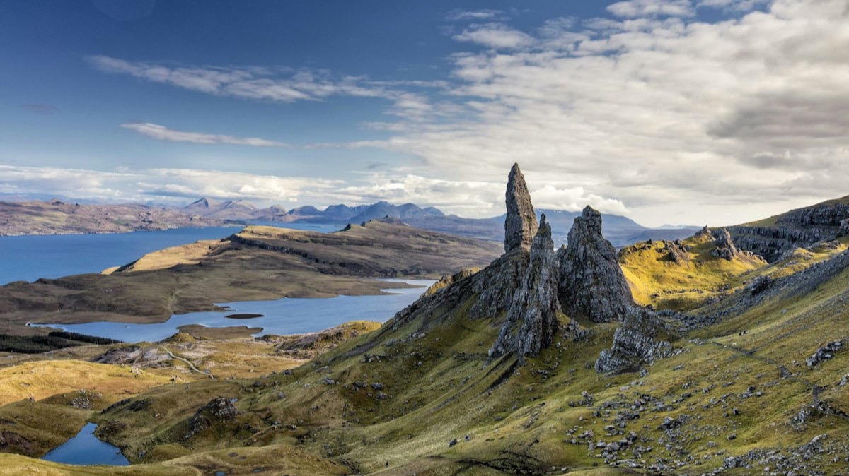 L'Old Man of Storr et ses aiguilles rocheuses, sur l'île de Skye, dans les Hébrides intérieures